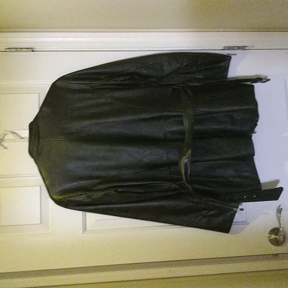 Danier Leather Medium Jacket - Picture 2 of 10